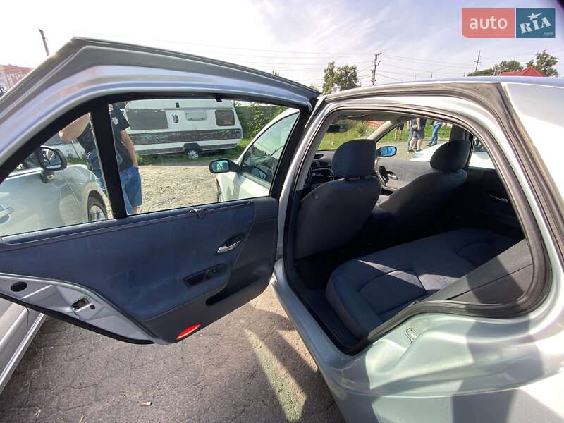 Лифтбек Renault Laguna 2001 в Ровно