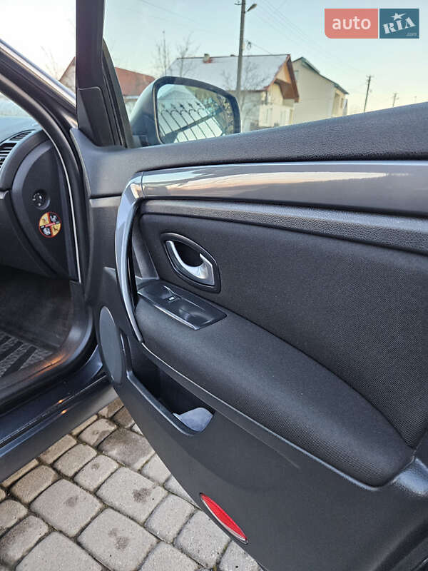 Лифтбек Renault Laguna 2009 в Виноградове