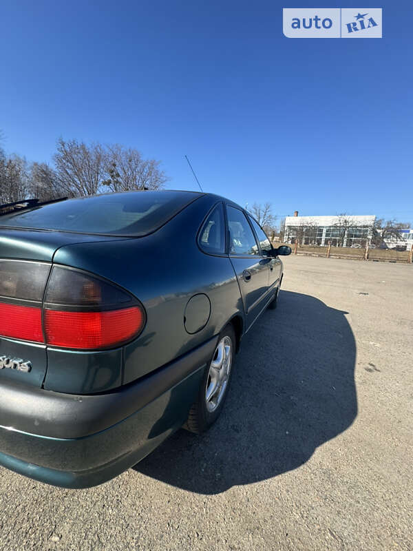 Ліфтбек Renault Laguna 1998 в Чернігові