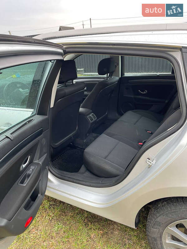 Универсал Renault Laguna 2010 в Костополе