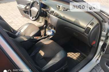 Лифтбек Renault Laguna 2001 в Староконстантинове