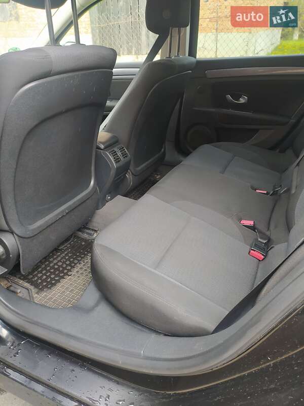 Универсал Renault Laguna 2009 в Калуше