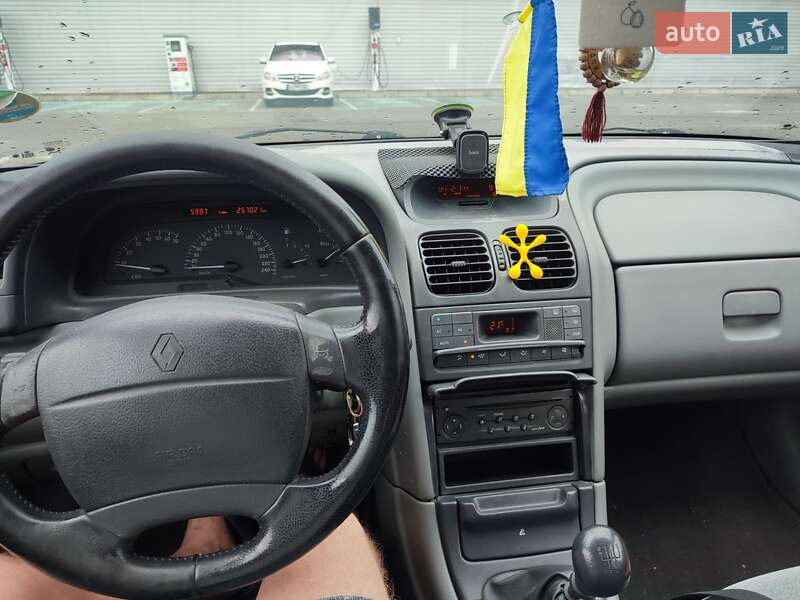 Лифтбек Renault Laguna 2000 в Киеве фото 18 Лифтбек Renault Laguna 2000 в Киеве