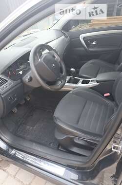 Лифтбек Renault Laguna 2011 в 