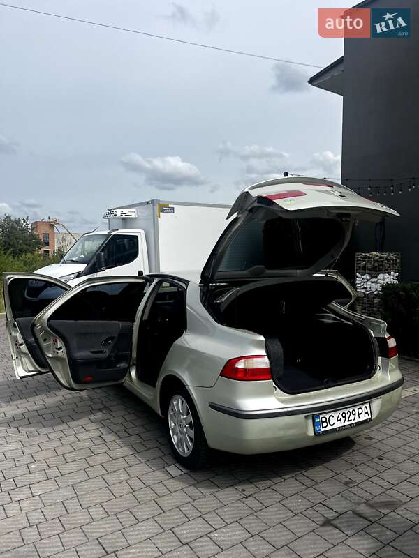 Ліфтбек Renault Laguna 2001 в Стрию