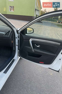 Лифтбек Renault Laguna 2013 в 
