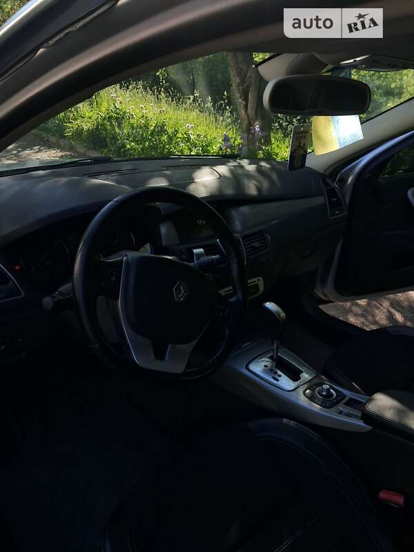 Лифтбек Renault Laguna 2014 в Киеве