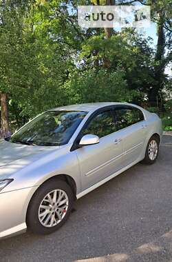 Лифтбек Renault Laguna 2014 в 