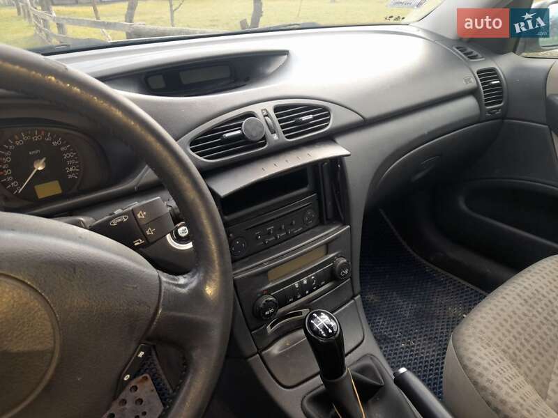 Ліфтбек Renault Laguna 2004 в Львові