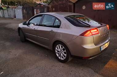 Лифтбек Renault Laguna 2011 в 