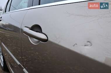 Лифтбек Renault Laguna 2011 в 