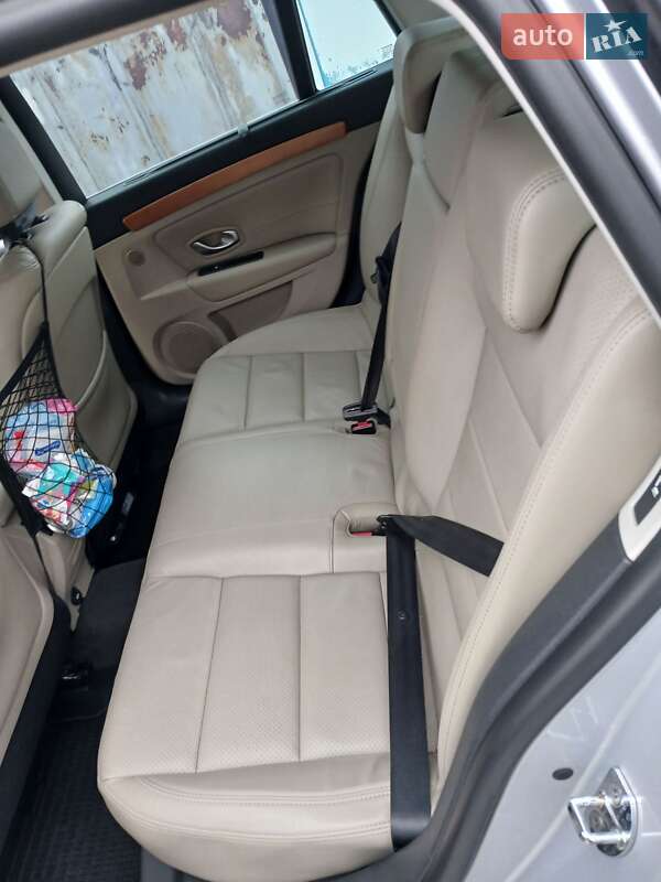 Універсал Renault Laguna 2010 в Чернівцях фото 38 Універсал Renault Laguna 2010 в Чернівцях