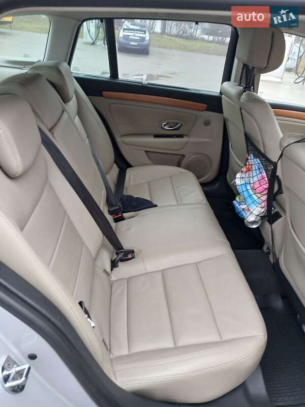 Універсал Renault Laguna 2010 в Чернівцях фото 44 Універсал Renault Laguna 2010 в Чернівцях