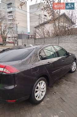 Лифтбек Renault Laguna 2011 в 