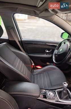 Лифтбек Renault Laguna 2011 в 