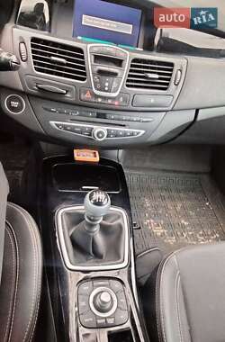 Лифтбек Renault Laguna 2011 в 