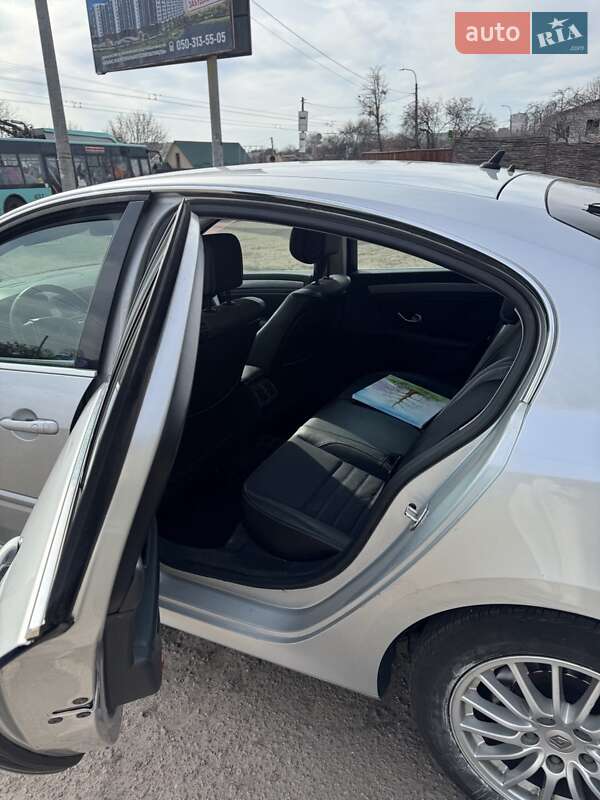 Лифтбек Renault Laguna 2011 в Чернигове