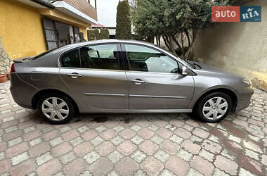 Лифтбек Renault Laguna 2011 в 