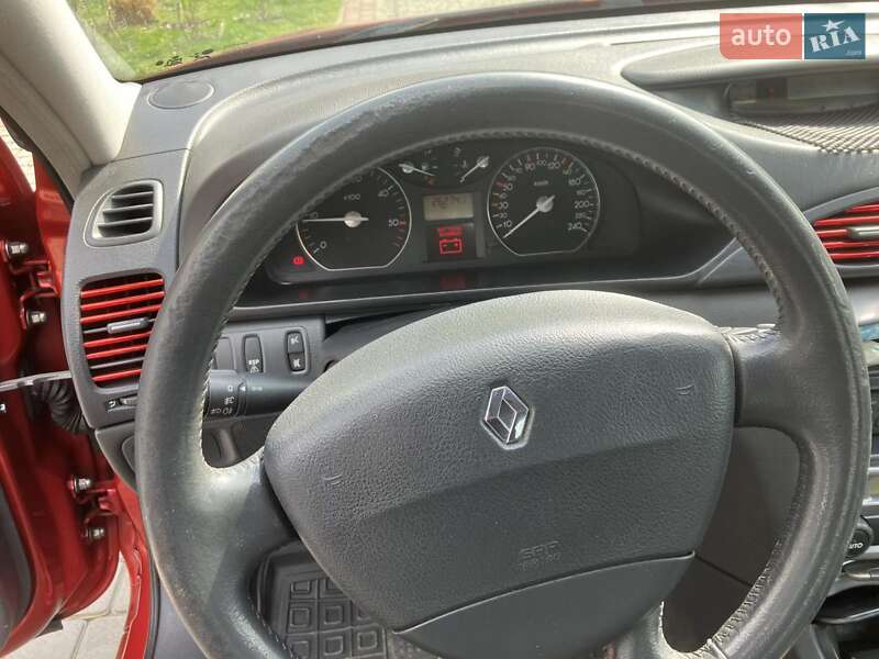 Лифтбек Renault Laguna 2002 в Долине
