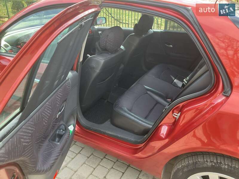 Лифтбек Renault Laguna 2002 в Долине
