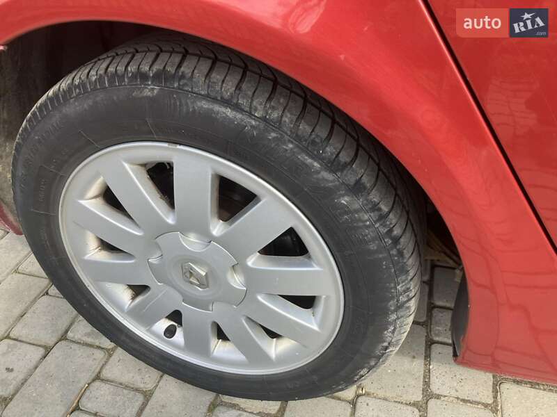 Лифтбек Renault Laguna 2002 в Долине