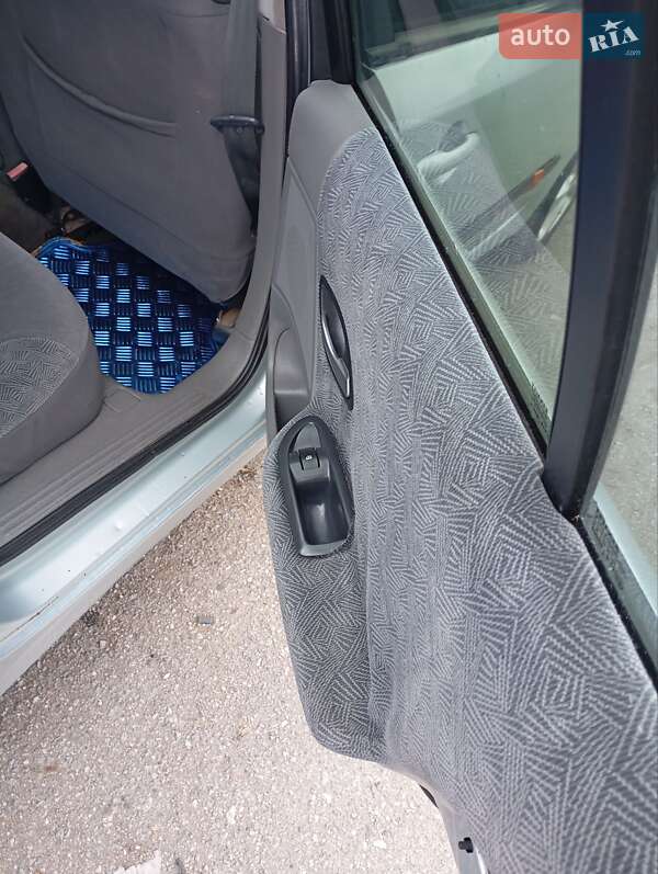 Лифтбек Renault Laguna 2002 в Каменец-Подольском