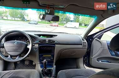Лифтбек Renault Laguna 2001 в 