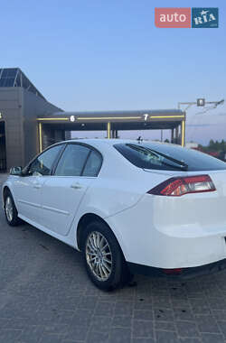 Купе Renault Laguna 2012 в 