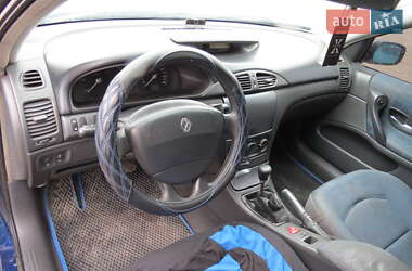 Лифтбек Renault Laguna 2002 в 