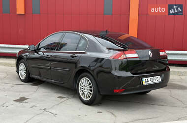 Ліфтбек Renault Laguna 2011 в 