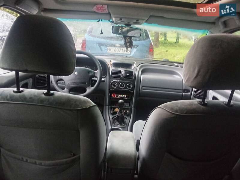 Універсал Renault Laguna 1995 в Золочеві