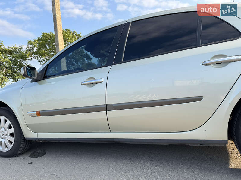 Лифтбек Renault Laguna 2001 в Снятине