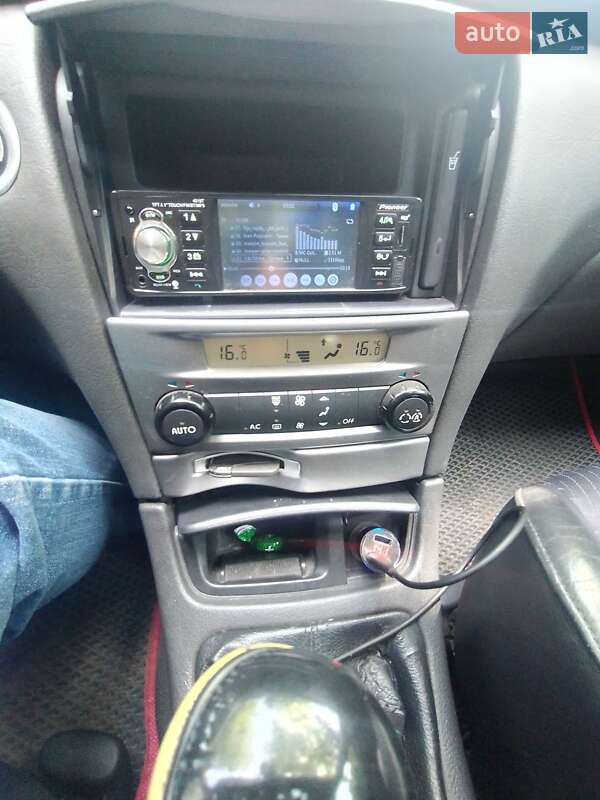 Ліфтбек Renault Laguna 2001 в Львові