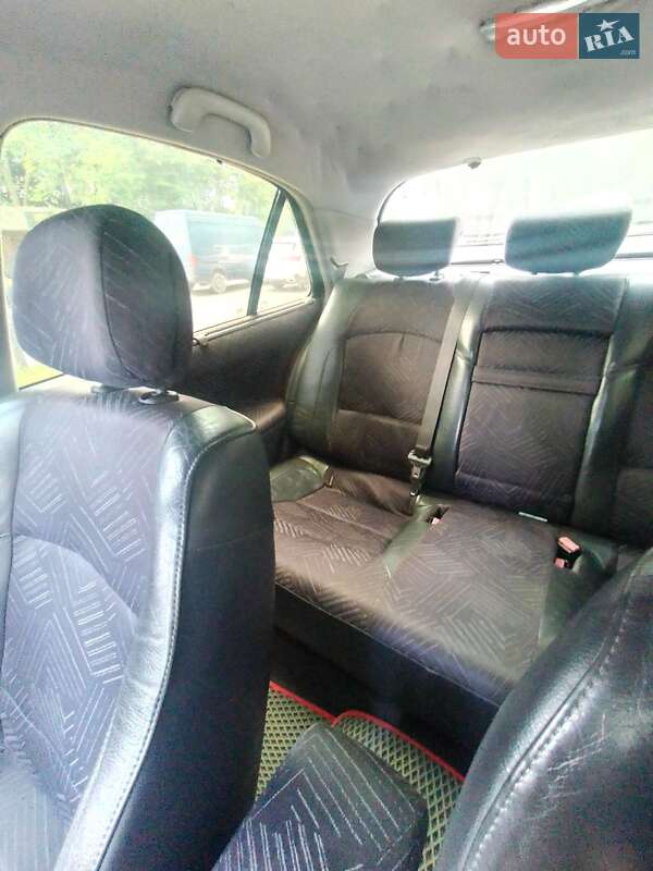 Ліфтбек Renault Laguna 2001 в Львові