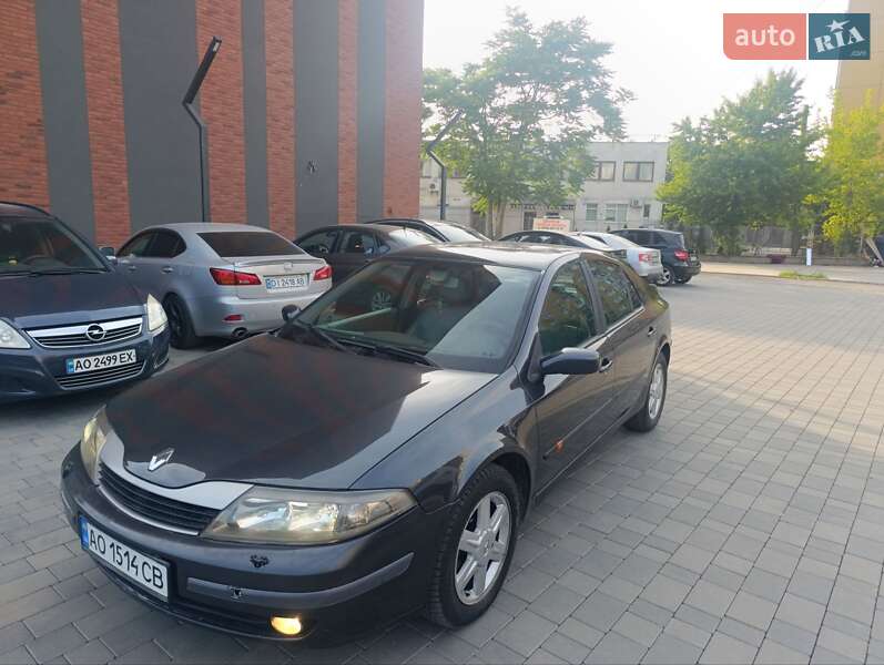 Ліфтбек Renault Laguna 2002 в Ужгороді