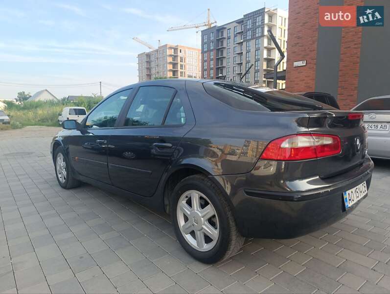 Ліфтбек Renault Laguna 2002 в Ужгороді