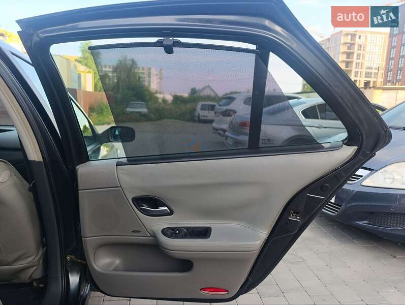 Ліфтбек Renault Laguna 2002 в Ужгороді
