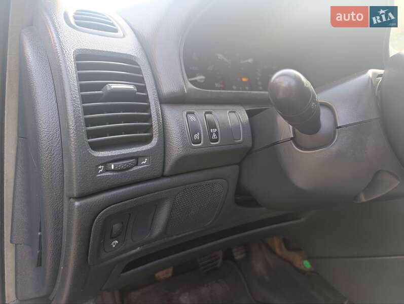 Ліфтбек Renault Laguna 2002 в Ужгороді