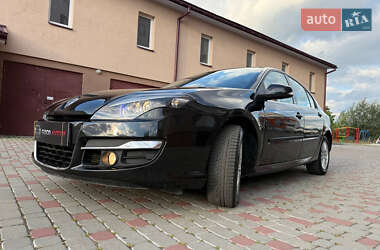 Лифтбек Renault Laguna 2011 в 