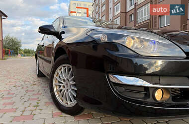Лифтбек Renault Laguna 2011 в 