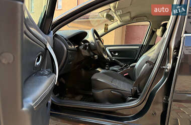 Лифтбек Renault Laguna 2011 в 