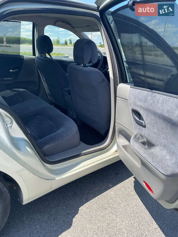 Лифтбек Renault Laguna 2002 в Хмельницком