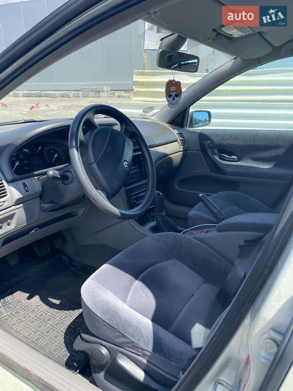 Лифтбек Renault Laguna 2002 в Хмельницком