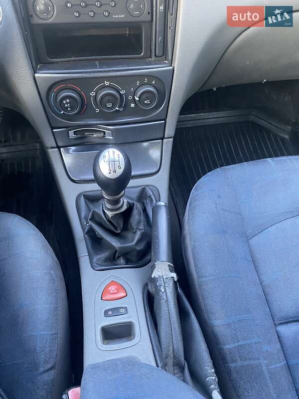 Универсал Renault Laguna 2002 в Олевске