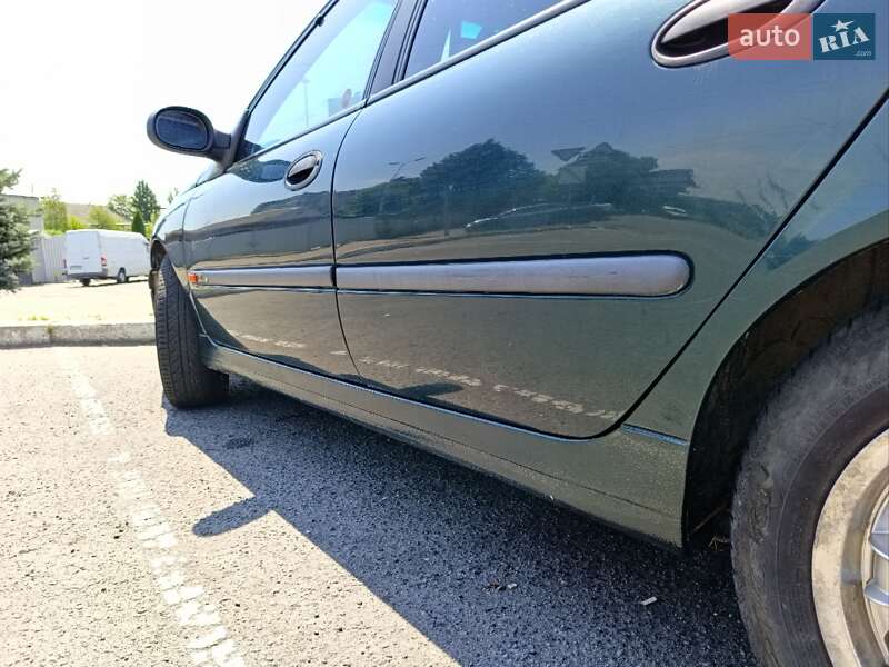Лифтбек Renault Laguna 1994 в Виннице