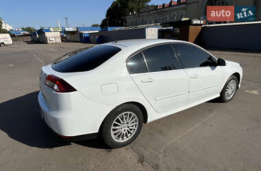 Лифтбек Renault Laguna 2011 в 