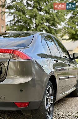 Лифтбек Renault Laguna 2010 в 