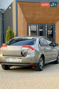 Лифтбек Renault Laguna 2010 в 