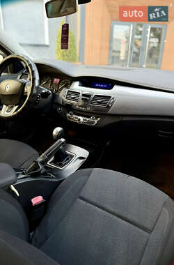 Лифтбек Renault Laguna 2010 в 