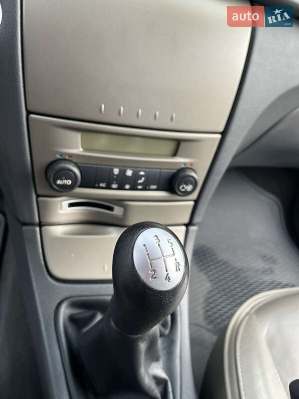 Универсал Renault Laguna 2003 в Тернополе